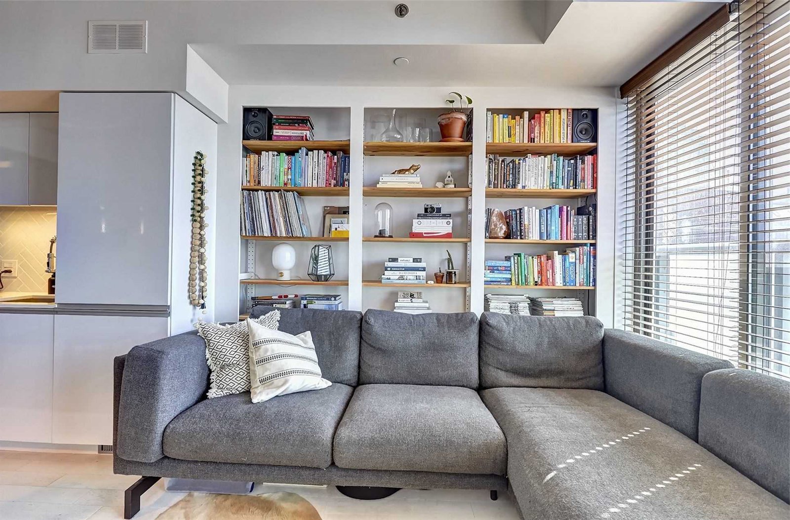 裝修案例現(xiàn)代簡約風(fēng)格室內(nèi)裝修效果圖-客廳沙發(fā) 裝修案例現(xiàn)代簡約風(fēng)格室內(nèi)裝修效果圖-客廳沙發(fā)