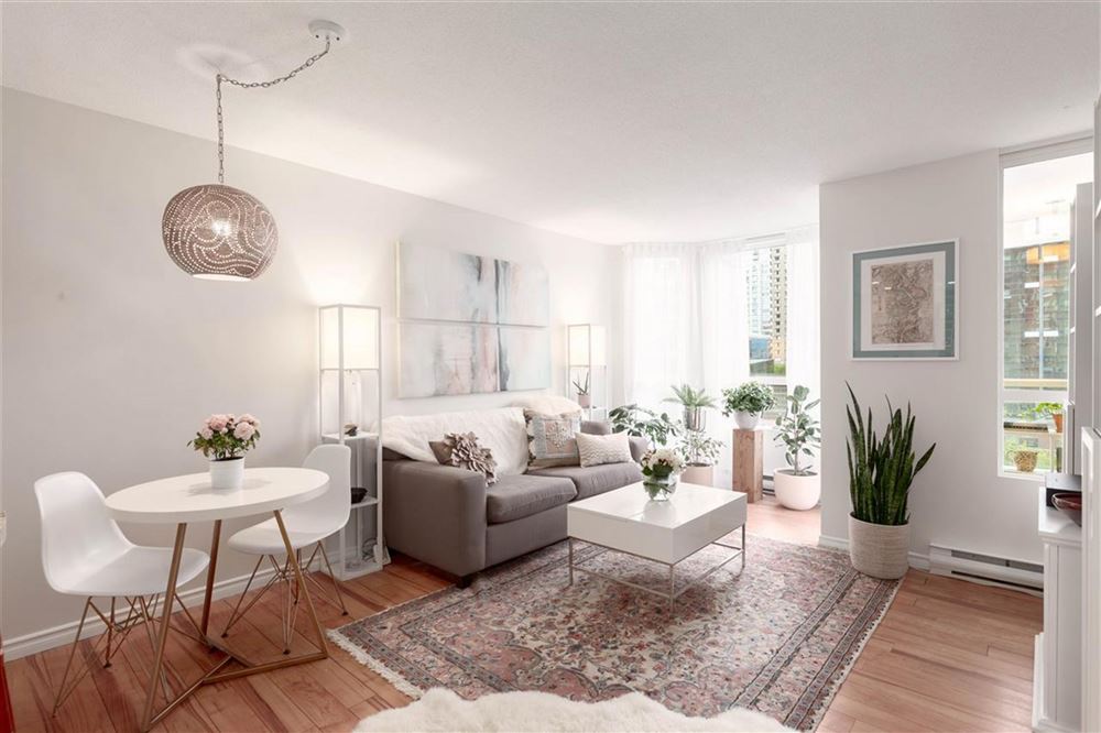 廣州市時(shí)代玫瑰園現(xiàn)代簡(jiǎn)約風(fēng)格二居室裝修案例