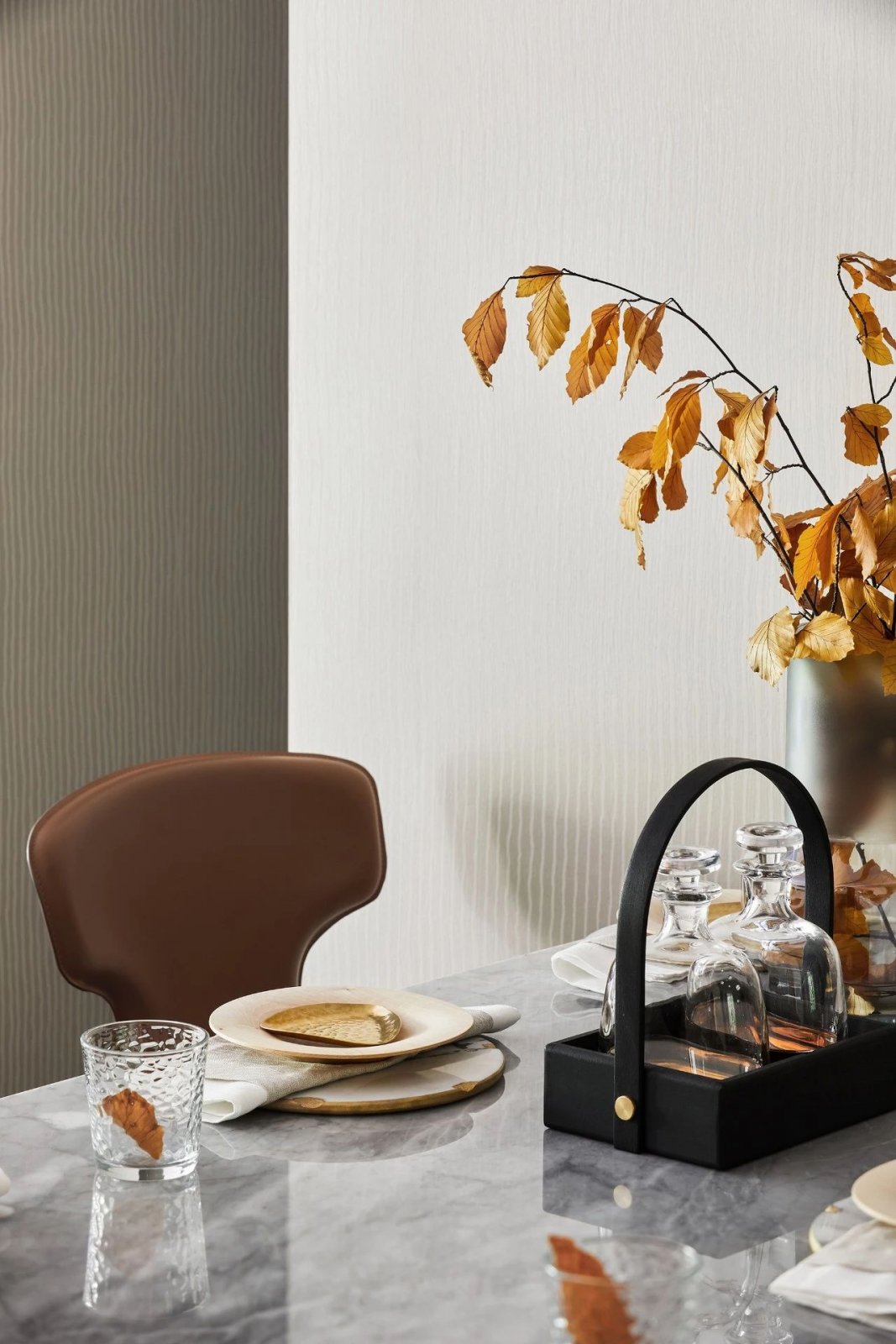 輕奢簡約風格室內設計家裝案例-餐廳餐桌