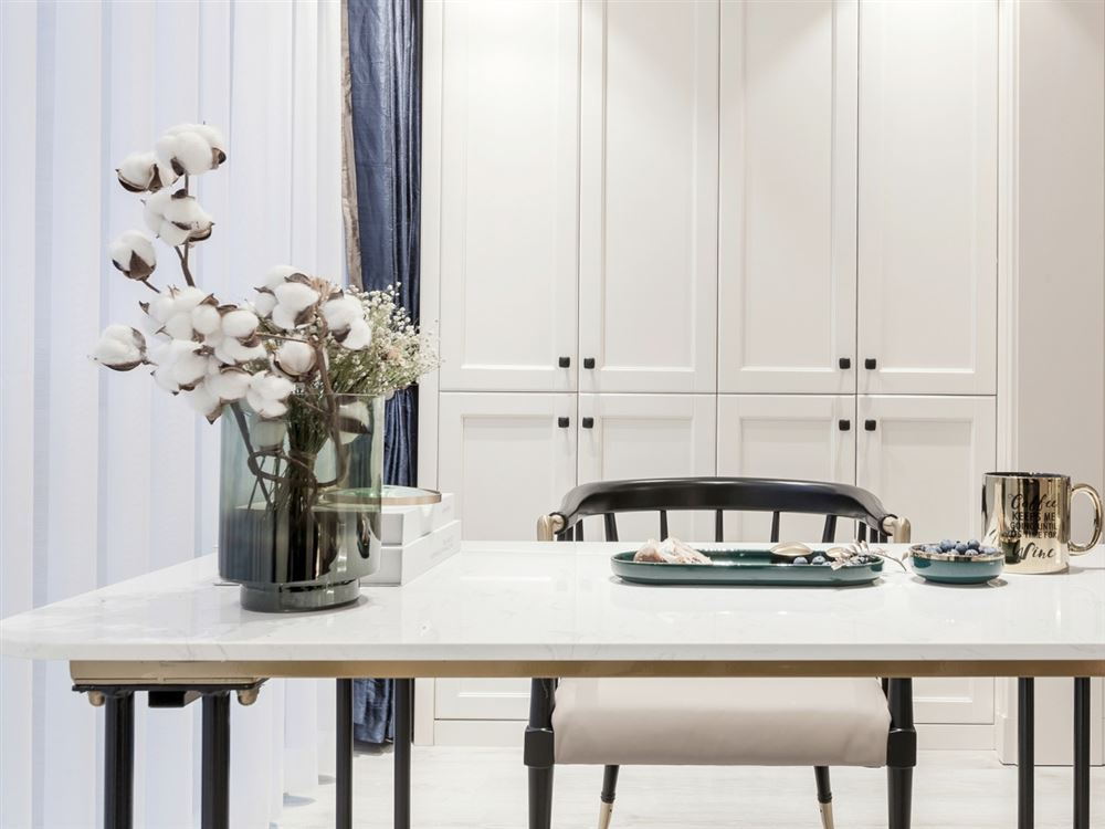 江門市綠茵高爾夫輕奢風格三居室裝修案例