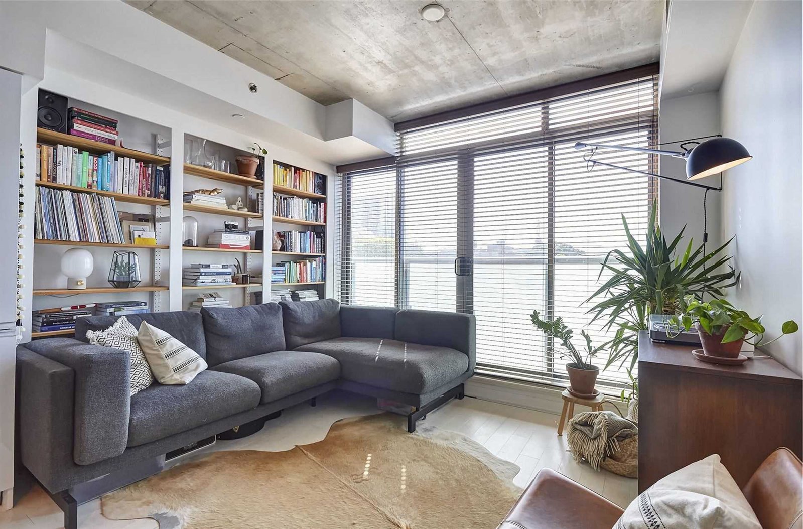 裝修案例現(xiàn)代簡約風(fēng)格室內(nèi)裝修效果圖-客廳 裝修案例現(xiàn)代簡約風(fēng)格室內(nèi)裝修效果圖-客廳