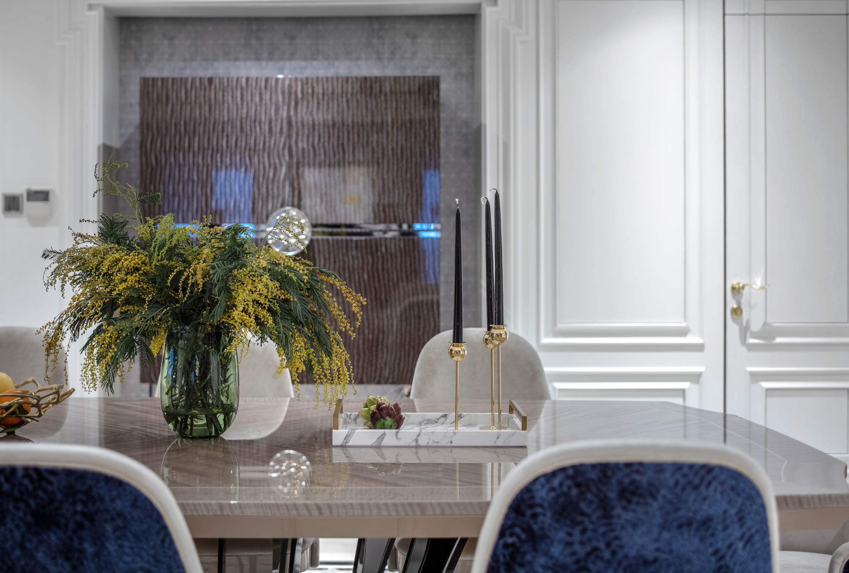 現(xiàn)代輕奢風(fēng)格室內(nèi)家裝案例效果圖-餐廳 現(xiàn)代輕奢風(fēng)格室內(nèi)家裝案例效果圖-餐廳