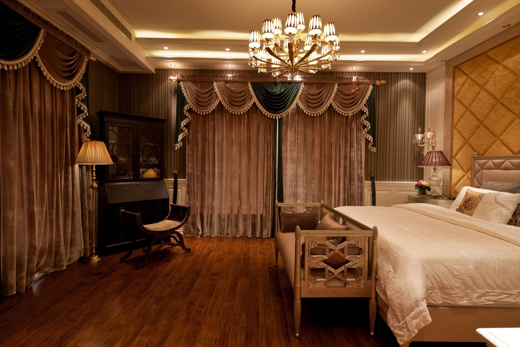 德陽市101地質(zhì)隊家屬院歐式風(fēng)格別墅裝修案例