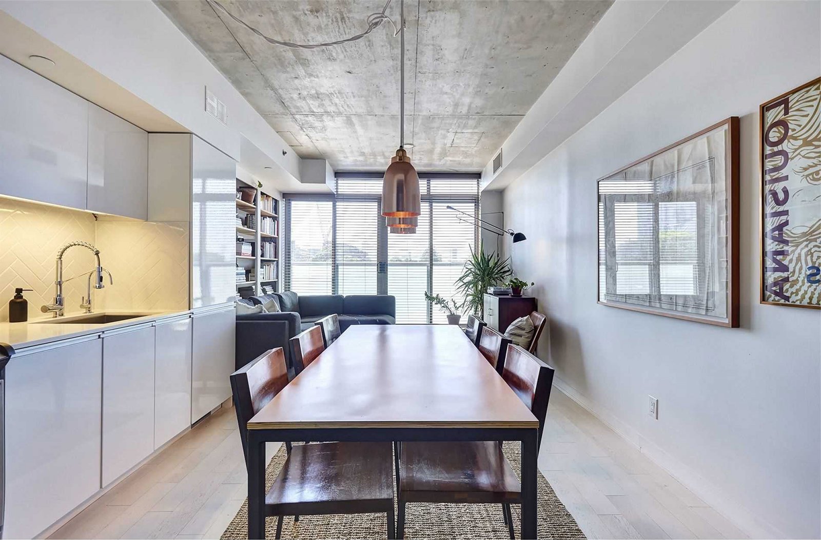 裝修案例現(xiàn)代簡約風(fēng)格室內(nèi)裝修效果圖-餐廳 裝修案例現(xiàn)代簡約風(fēng)格室內(nèi)裝修效果圖-餐廳